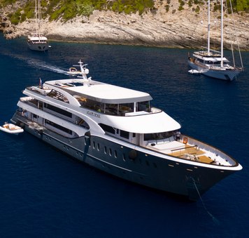 Motor yacht AGAPE ROSE offers 15% discount for Croatia yacht charters