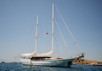 Beyaz Lale Yacht Charter in Santorini