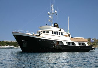 Dauntless Yacht Charter in Santorini