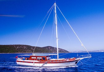 Freedom Yacht Charter in Santorini