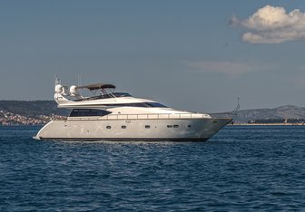 Hope I Yacht Charter in Santorini