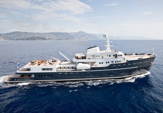 Legend Yacht Charter in Italy