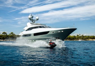 Legenda Yacht Charter in Cannes