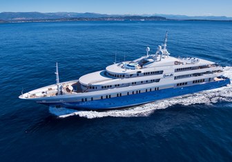 Queen Miri Yacht Charter in Caribbean
