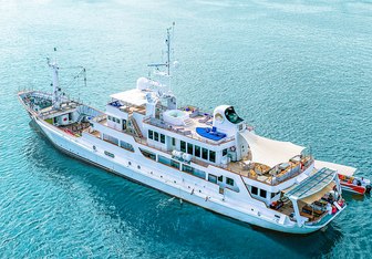 Salila Yacht Charter in Komodo